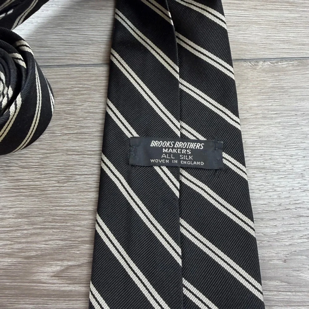 Brooks Brothers Mens Silk Tie Striped Woven in England Black White 3.75in W